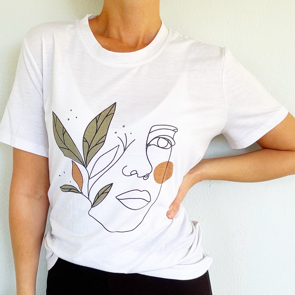 Emery Rose white artistic abstract plant lady portrait tee size large